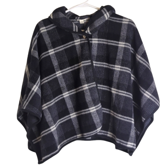 Wool Blended Plaid One Button Capelet / Poncho - Picture 1 of 9